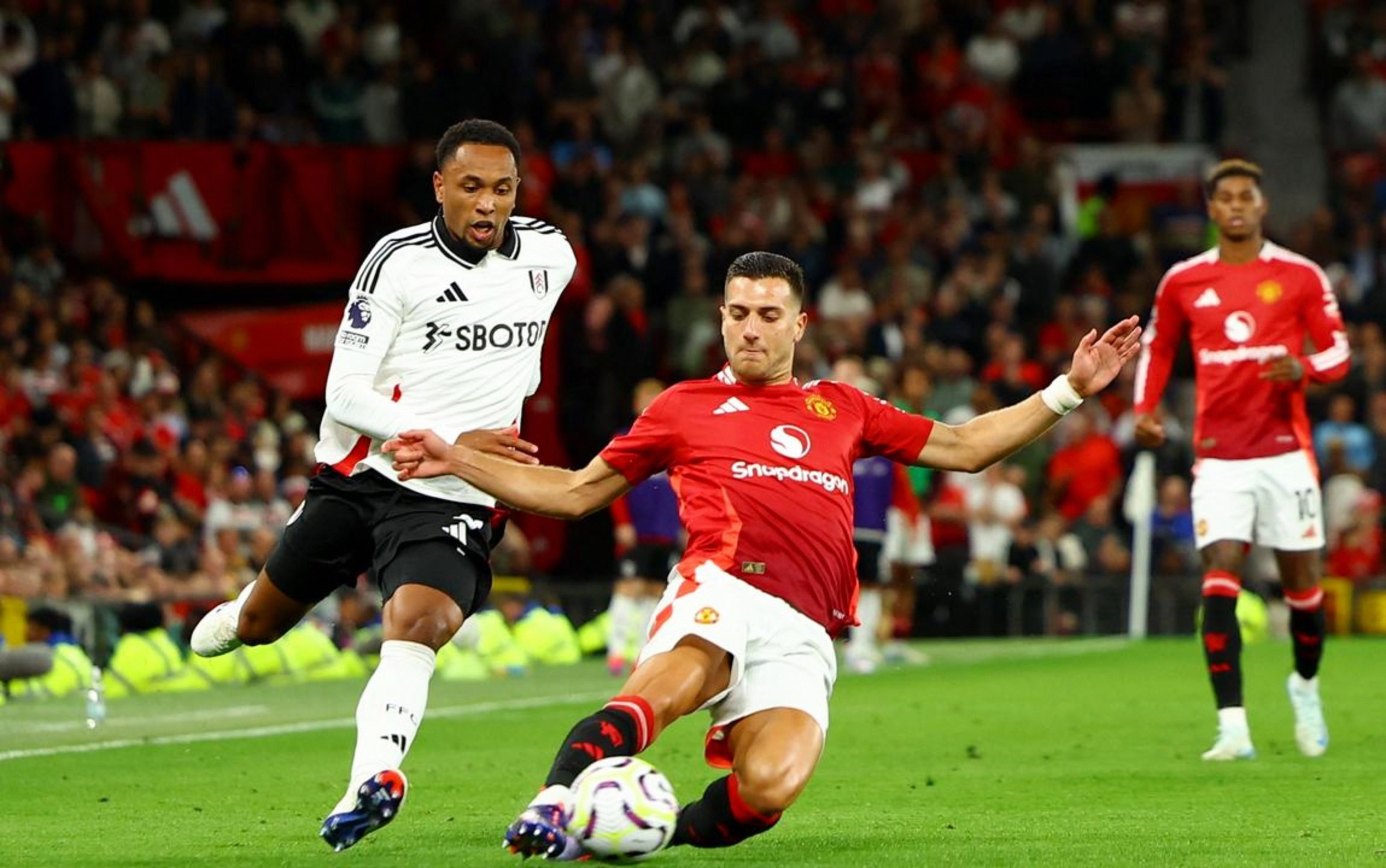 开云电竞-欧篮联今夜再迎强敌，曼联伤情更新，主帅态度——引发热议，更衣室氛围转暖的简单介绍